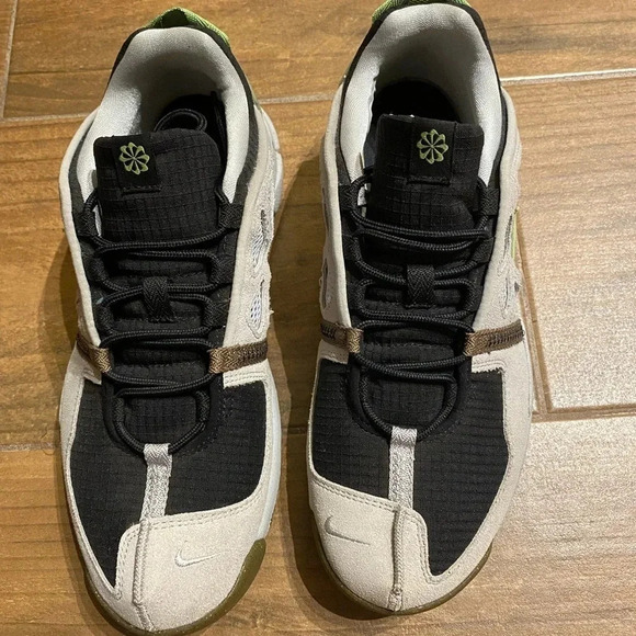 *LIKE NEW* NIKE FREE TERRA VISTA NN (Next Nature Trail) Sneakers Size W10/M8.5 - Picture 1 of 5